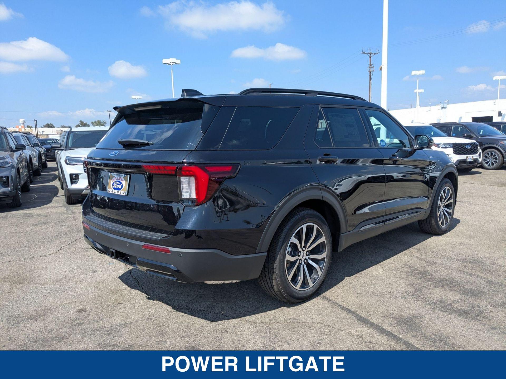2025 Ford Explorer ST ST-Line photo 8
