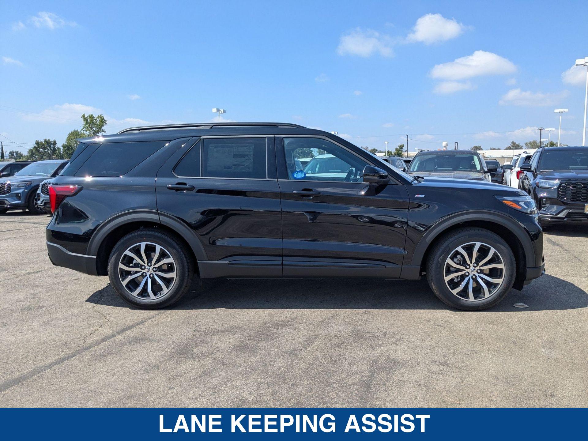 2025 Ford Explorer ST ST-Line photo 9