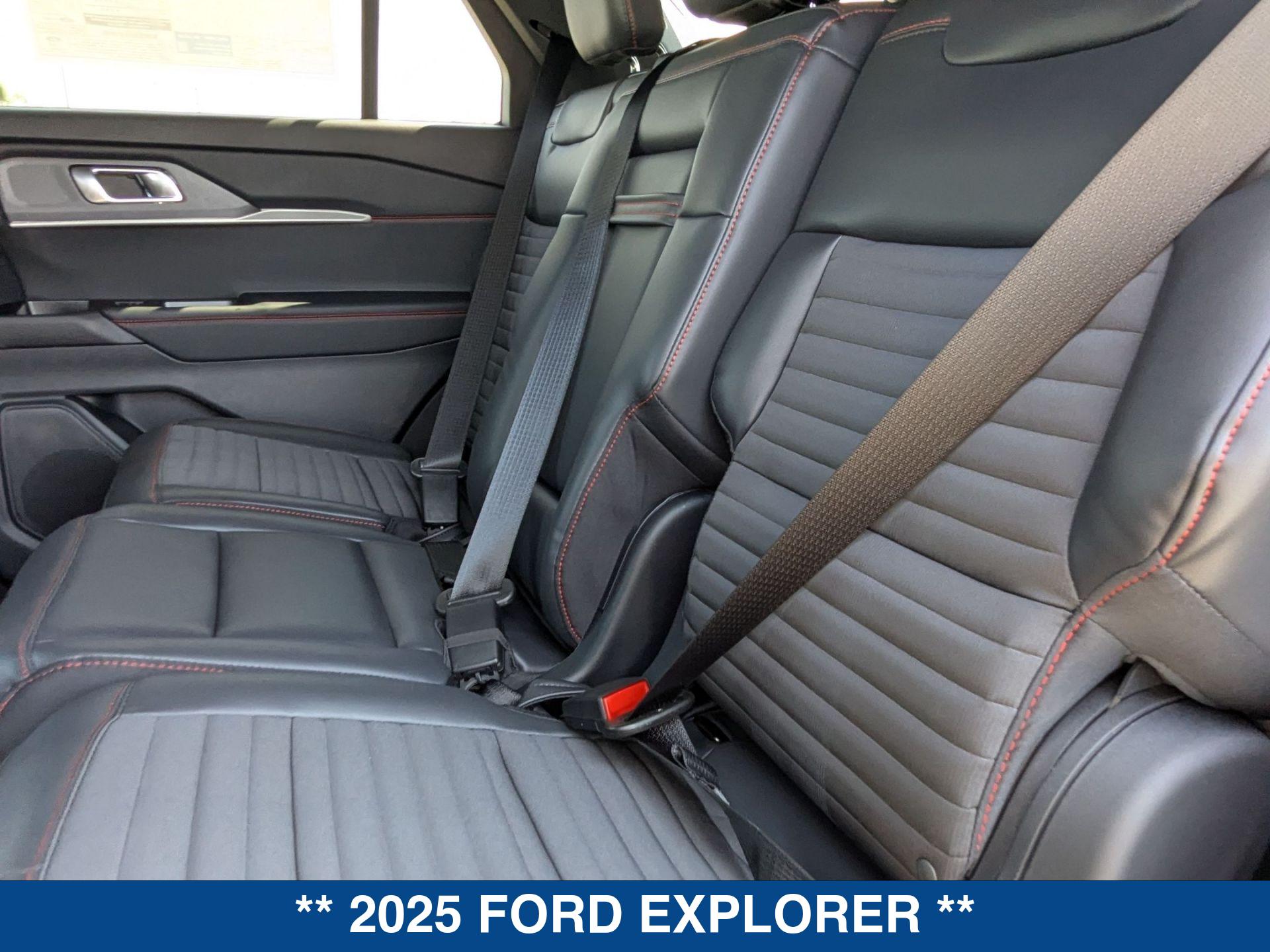 2025 Ford Explorer ST ST-Line photo 21