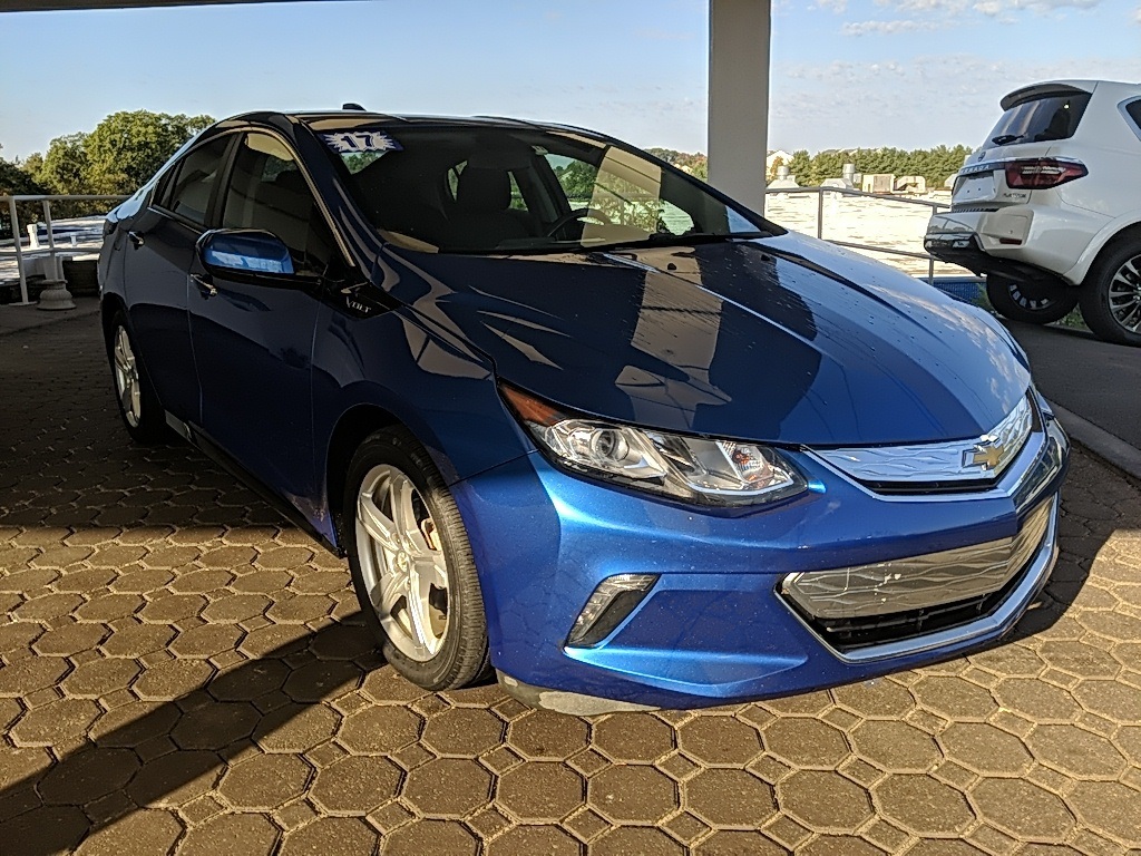 2017 Chevrolet Volt LT photo 3
