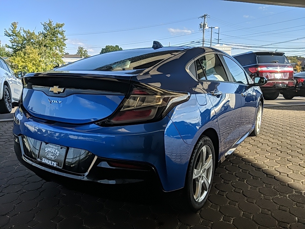 2017 Chevrolet Volt LT photo 5