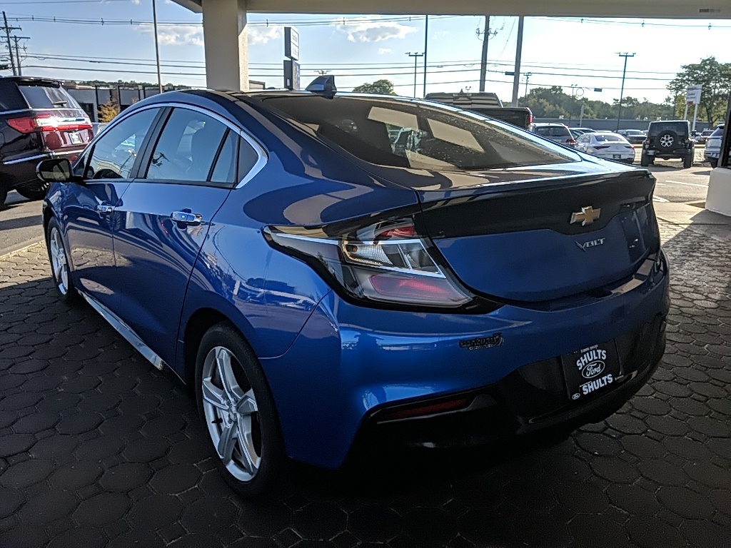 2017 Chevrolet Volt LT photo 7