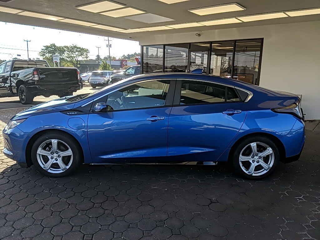 2017 Chevrolet Volt LT photo 8
