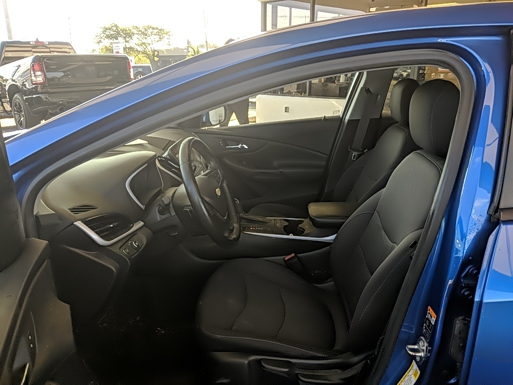 2017 Chevrolet Volt LT photo 9