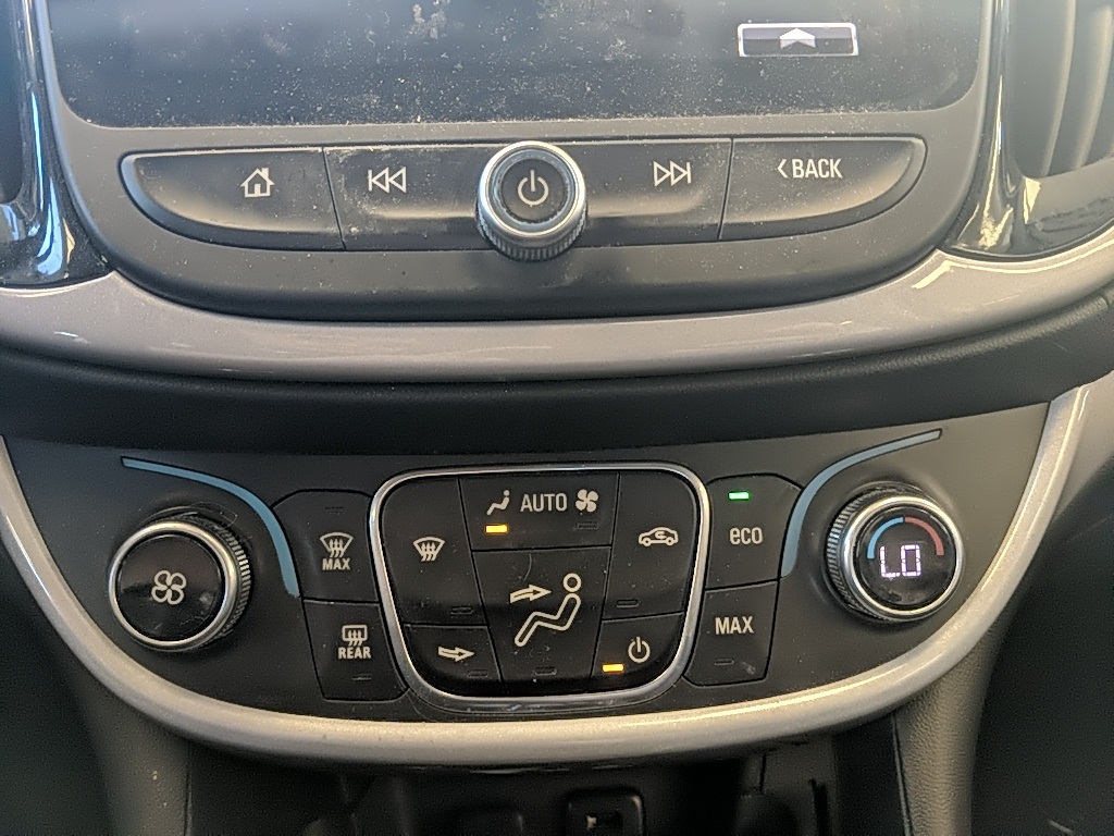 2017 Chevrolet Volt LT photo 16