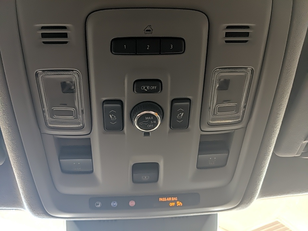 2022 Cadillac Escalade Premium Luxury Platinum photo 23