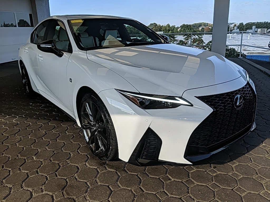 2025 Lexus IS 350 F SPORT photo 3