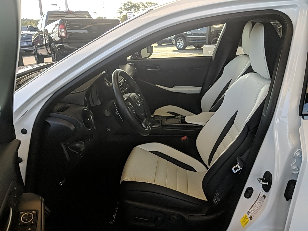 2025 Lexus IS 350 F SPORT photo 12