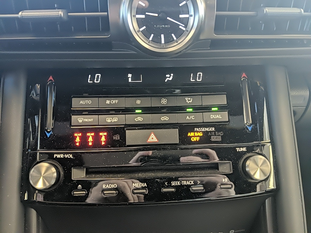 2025 Lexus IS 350 F SPORT photo 19
