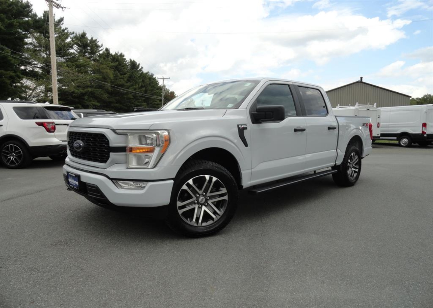 2021 Ford F-150 XL's photo