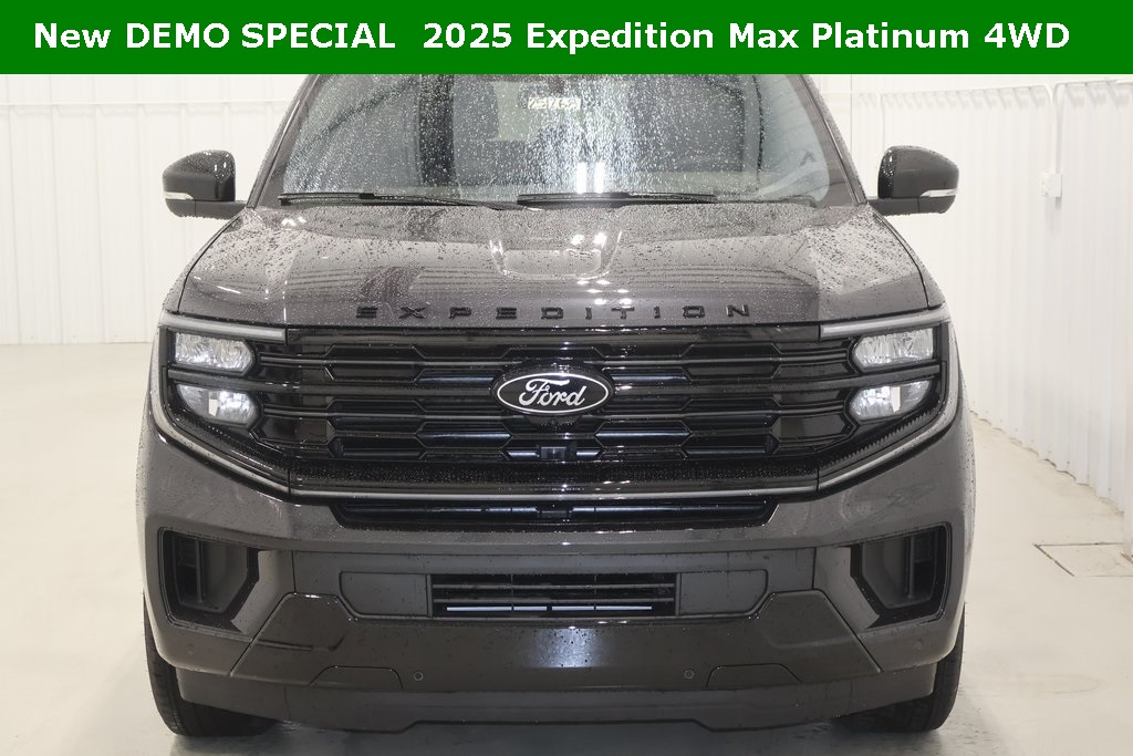 2025 Ford Expedition MAX Platinum photo 3