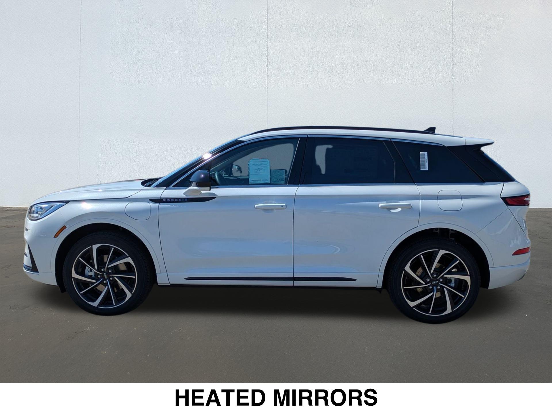 2025 Lincoln Corsair Grand Touring photo 3