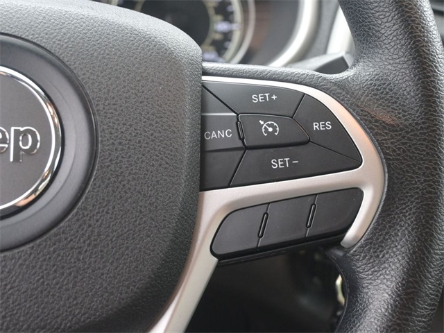 2015 Jeep Cherokee Sport photo 2