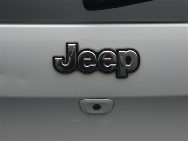 2015 Jeep Cherokee Sport photo 11