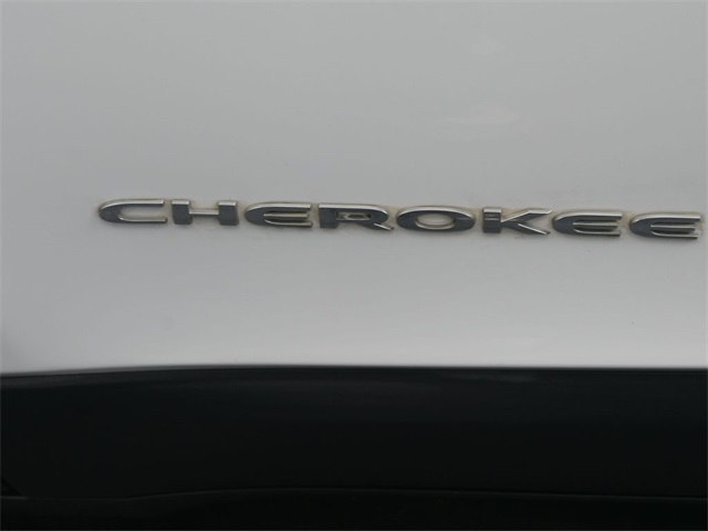 2015 Jeep Cherokee Sport photo 12