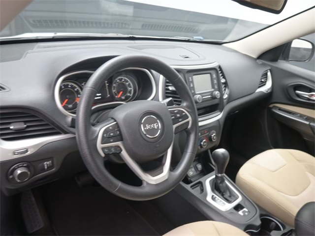 2015 Jeep Cherokee Sport photo 17