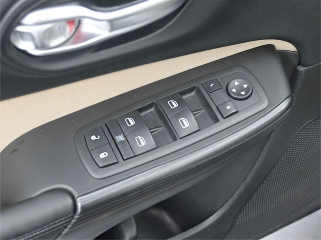 2015 Jeep Cherokee Sport photo 19