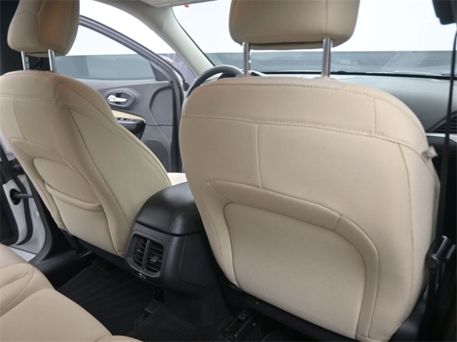 2015 Jeep Cherokee Sport photo 23