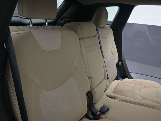 2015 Jeep Cherokee Sport photo 27