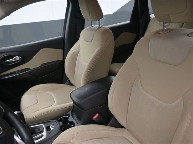 2015 Jeep Cherokee Sport photo 31