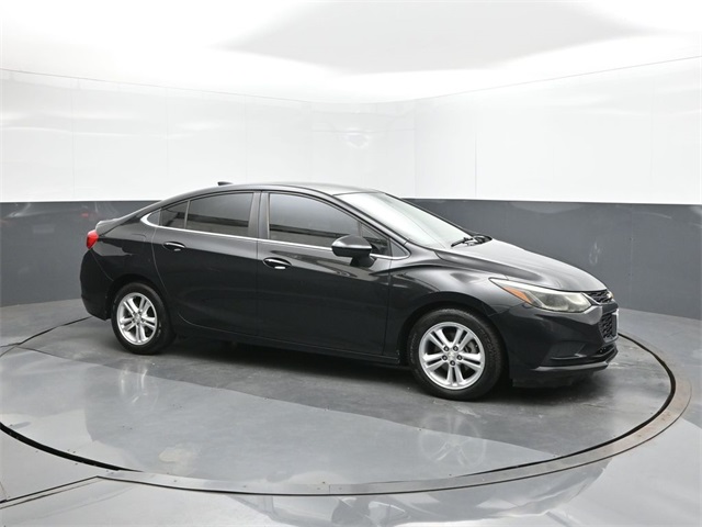 2017 Chevrolet Cruze LT photo 17