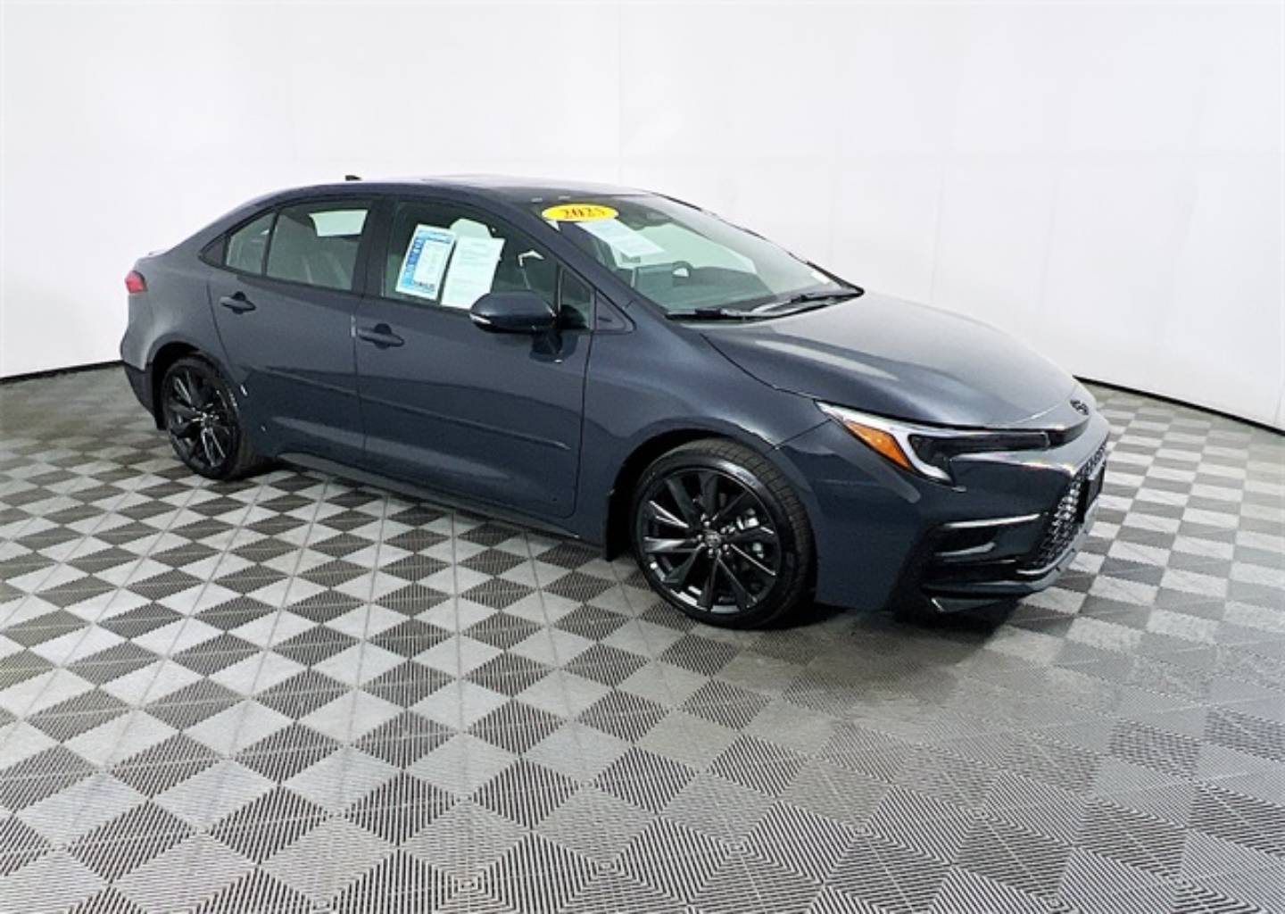 2025 Toyota Corolla SE's photo