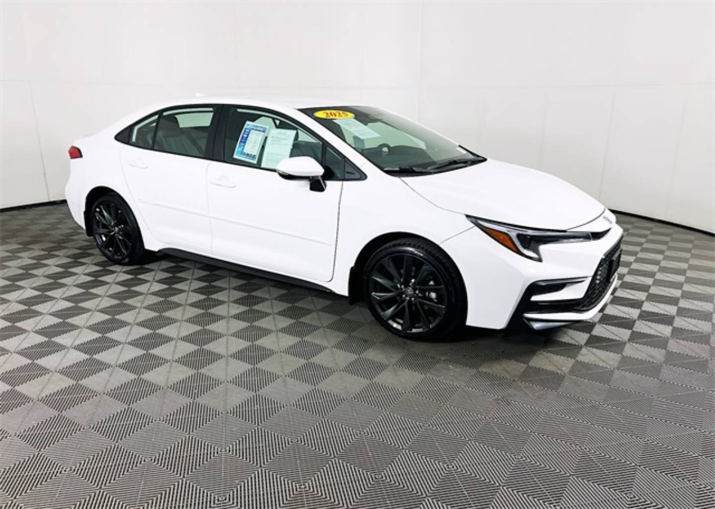 2025 Toyota Corolla SE's photo