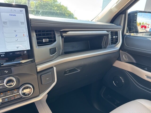 2024 Ford Expedition MAX XLT photo 12