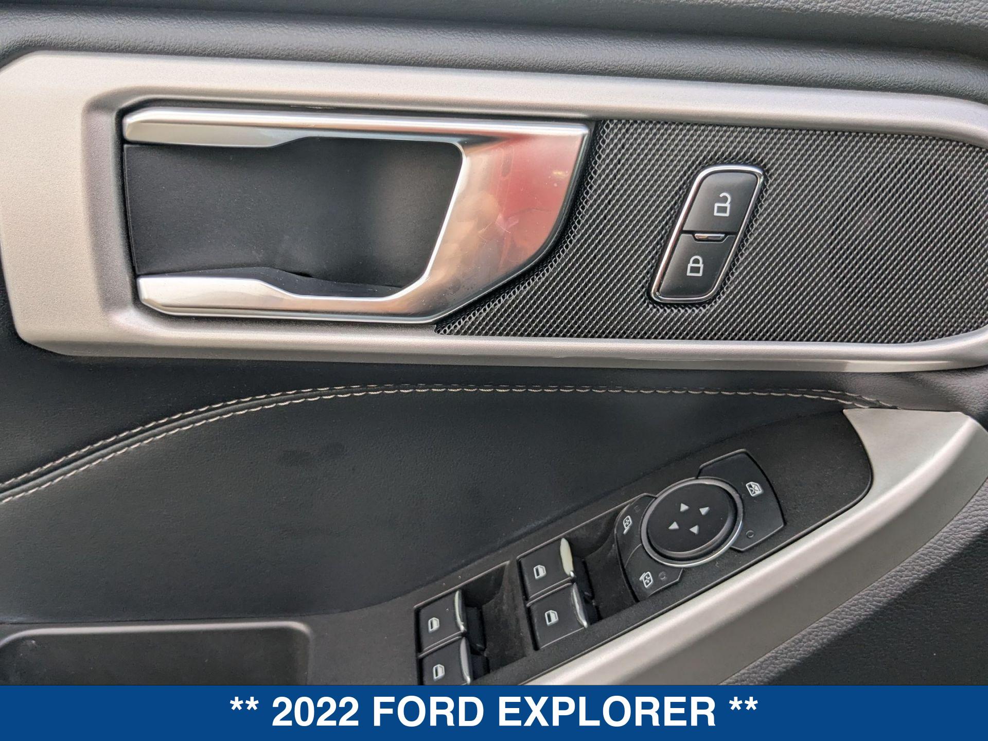 2022 Ford Explorer XLT photo 11