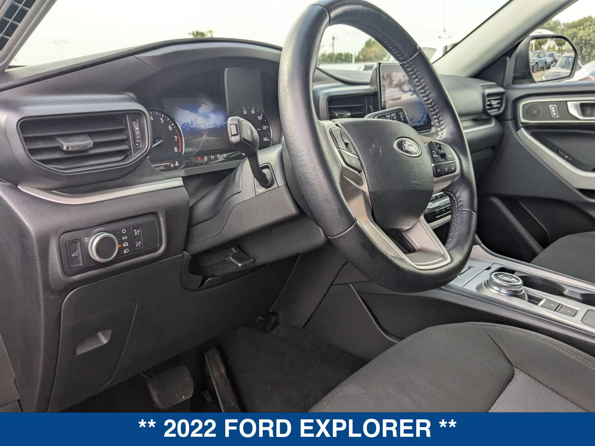2022 Ford Explorer XLT photo 12