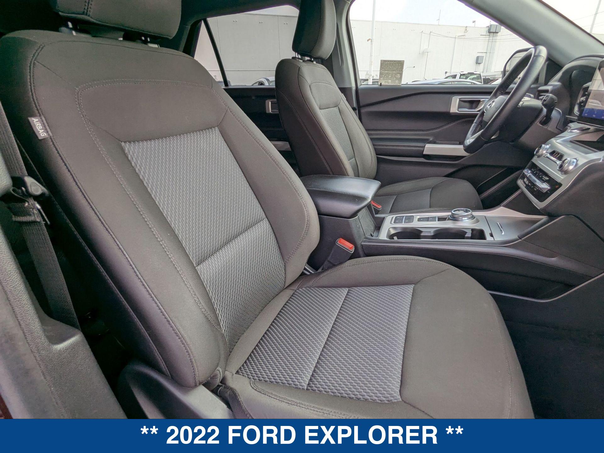 2022 Ford Explorer XLT photo 24