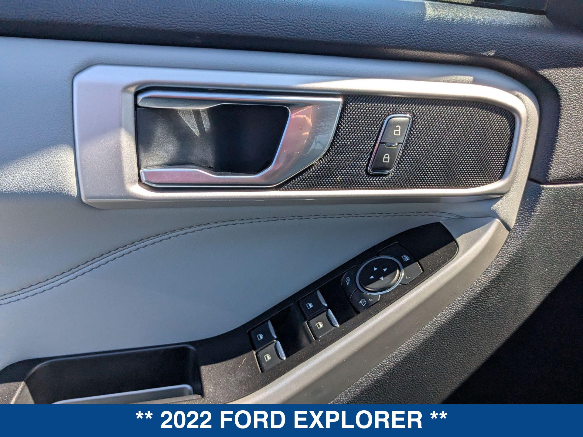 2022 Ford Explorer XLT photo 11