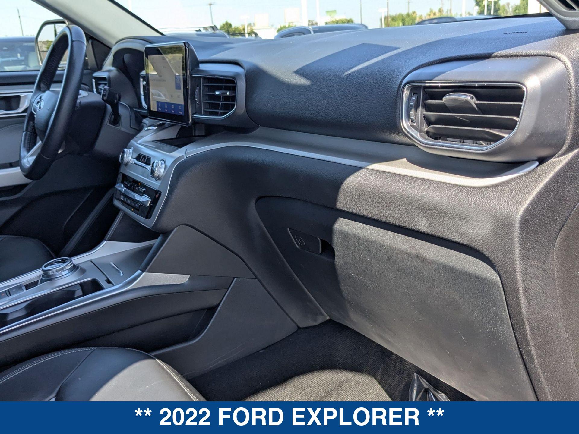 2022 Ford Explorer XLT photo 22