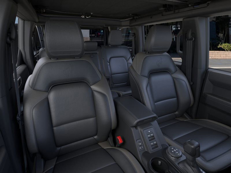 2025 Ford Bronco Outer Banks photo 8
