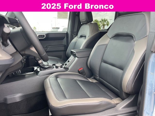 2025 Ford Bronco Outer Banks photo 8
