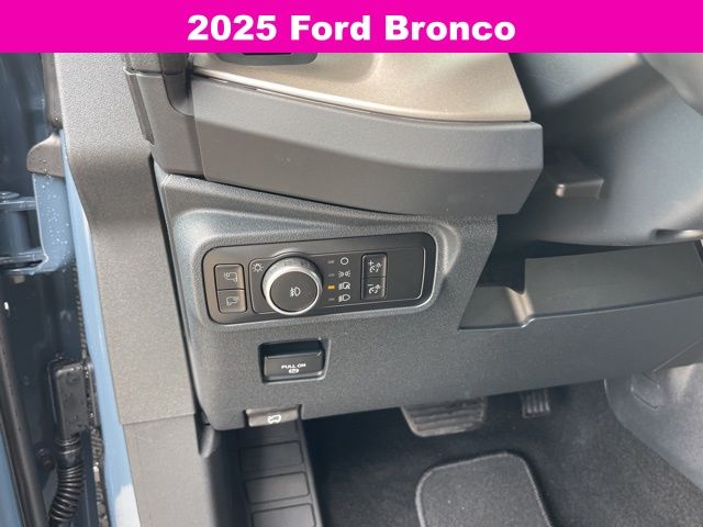 2025 Ford Bronco Outer Banks photo 10