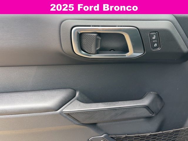 2025 Ford Bronco Outer Banks photo 11