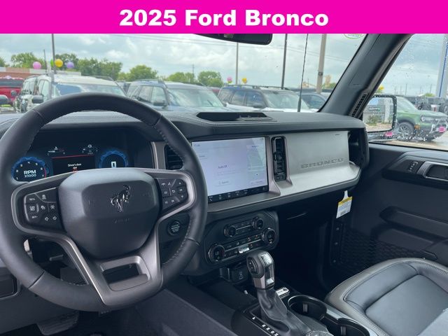 2025 Ford Bronco Outer Banks photo 12