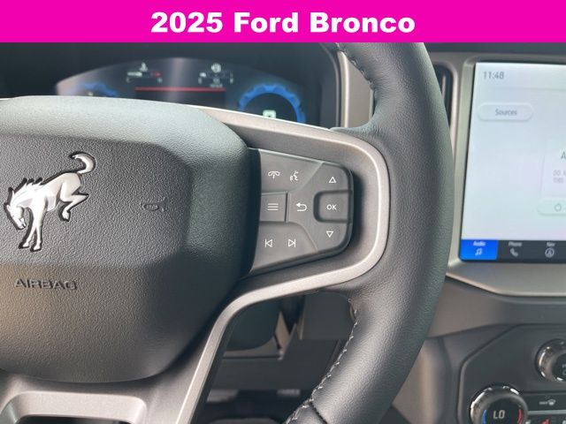 2025 Ford Bronco Outer Banks photo 17
