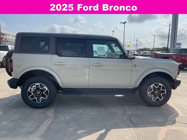 2025 Ford Bronco Outer Banks photo 6