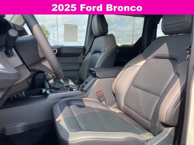 2025 Ford Bronco Outer Banks photo 8