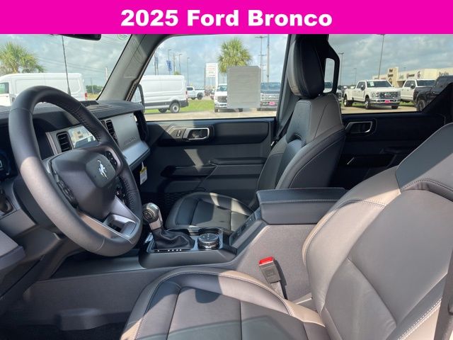 2025 Ford Bronco Outer Banks photo 9