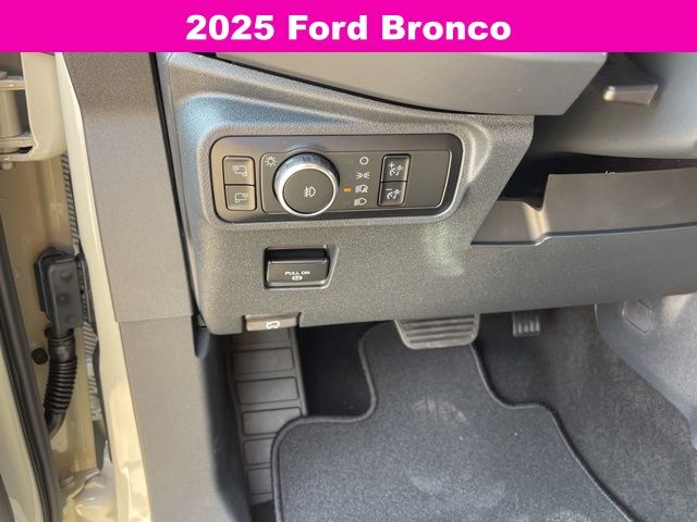 2025 Ford Bronco Outer Banks photo 10