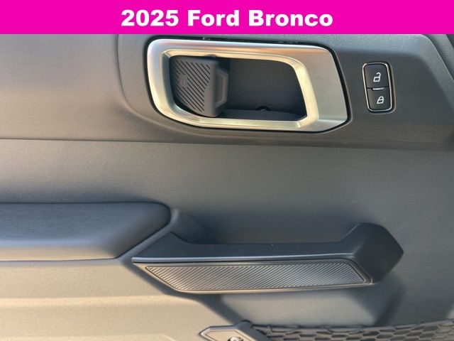 2025 Ford Bronco Outer Banks photo 11