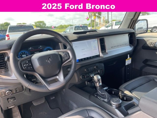 2025 Ford Bronco Outer Banks photo 12
