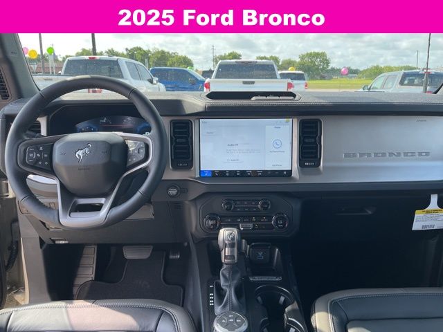 2025 Ford Bronco Outer Banks photo 14
