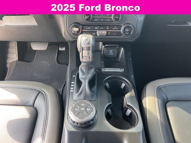 2025 Ford Bronco Outer Banks photo 16