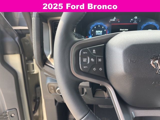 2025 Ford Bronco Outer Banks photo 18