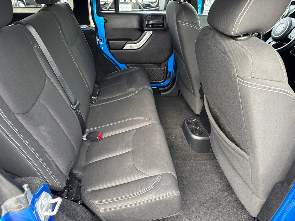 2015 Jeep Wrangler Unlimited Rubicon photo 13