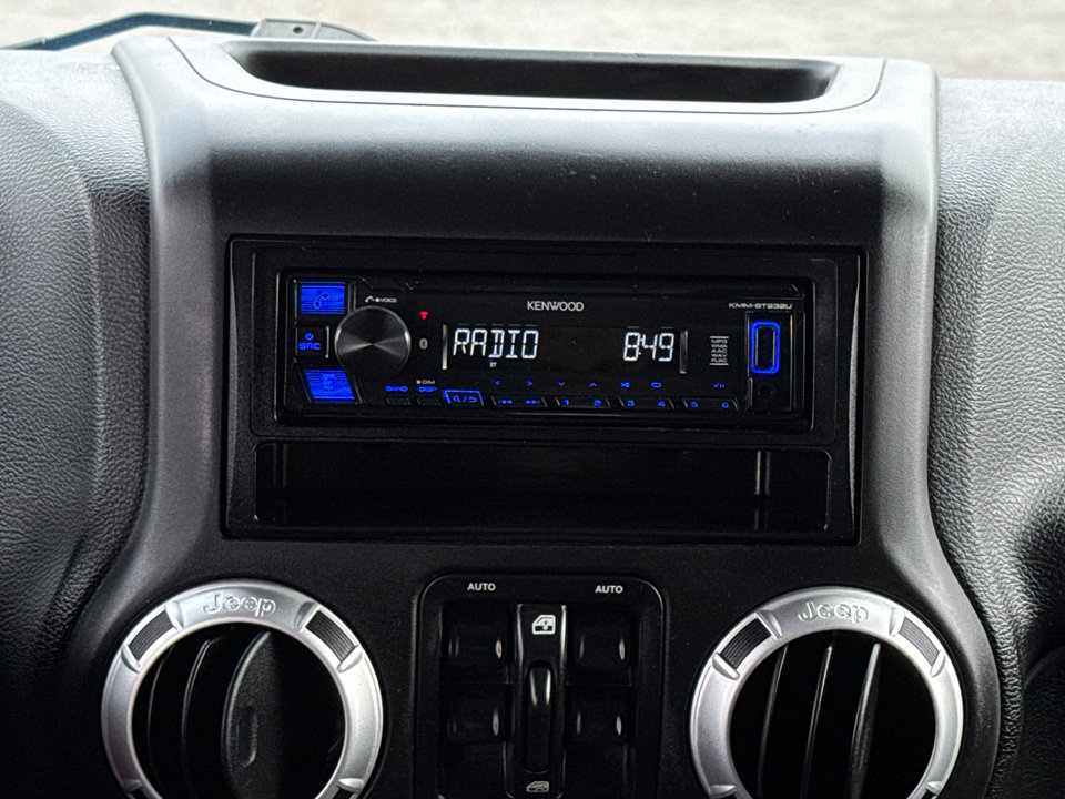 2015 Jeep Wrangler Unlimited Rubicon photo 18